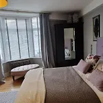 Stylish Townhouse 15 Mins To Laines & Seafront