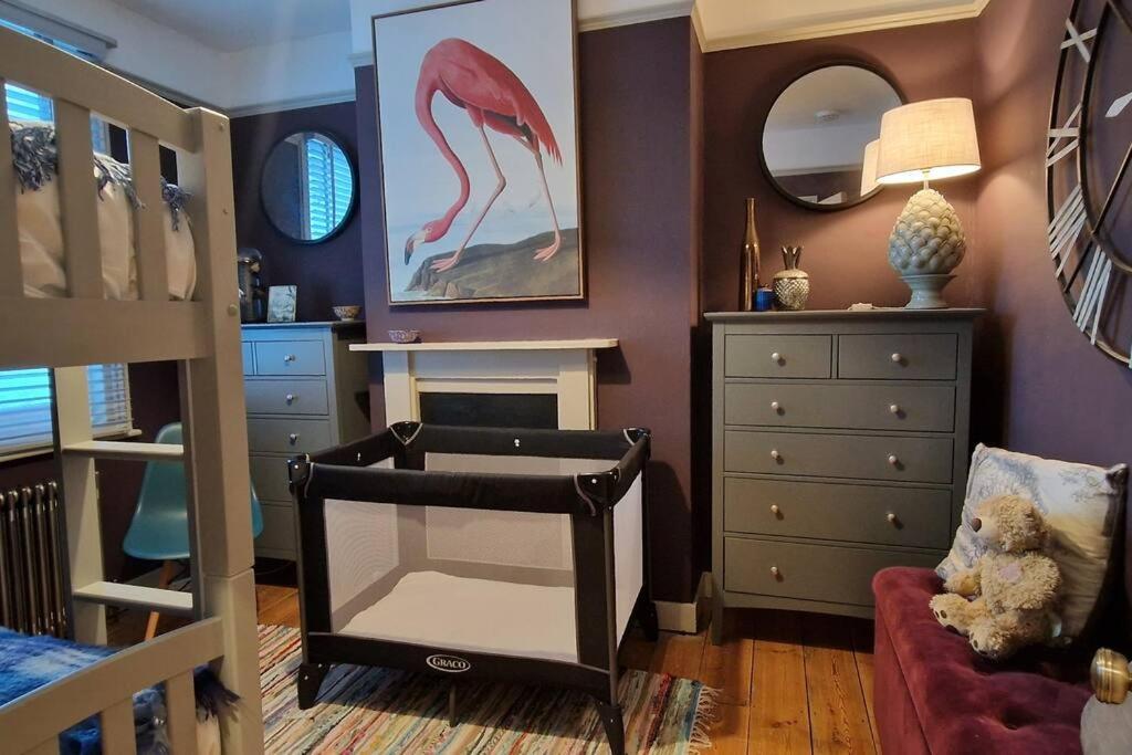 Stylish Townhouse 15 Mins To Laines & Seafront Holiday home *